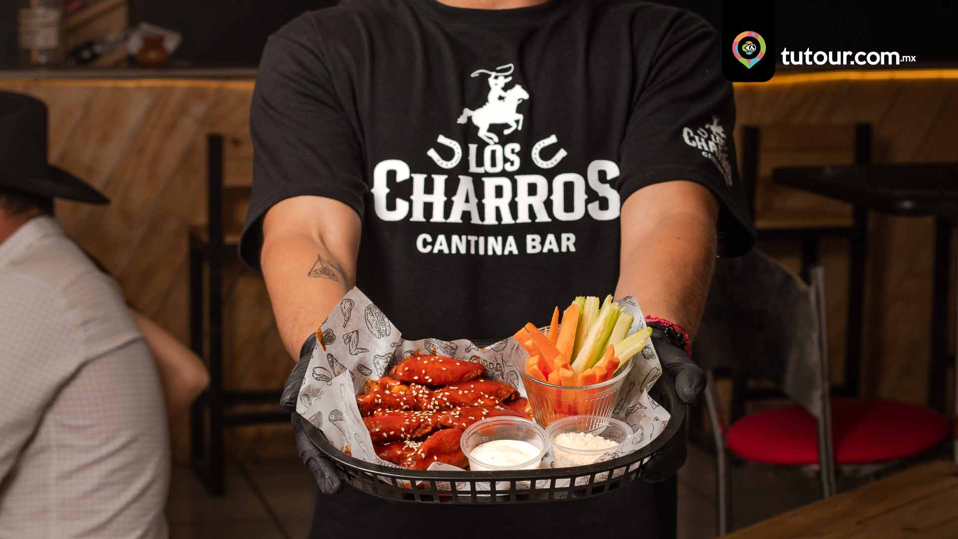 LOSCHARROS-3.jpg